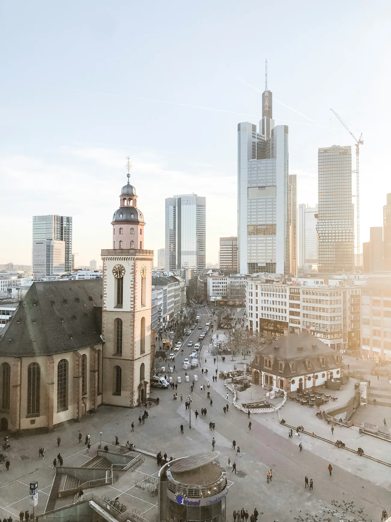 Frankfurter Innenstadt mit Hauptwache und Skyline