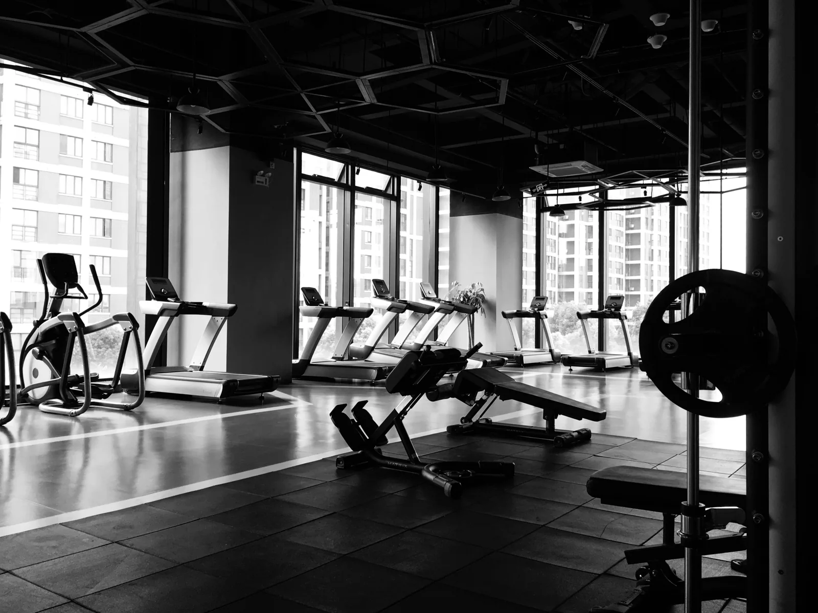 Modernes Gym mit Cardiogeräten
